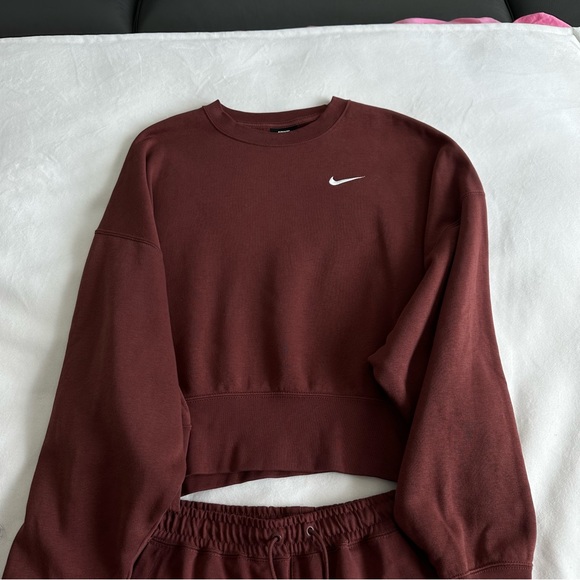 Nike Women's Crew Neck Sweater - Maroon - Picture 2 of 7